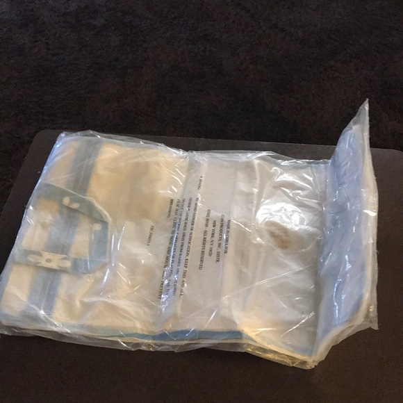 NWT Daisy travel bag - Picture 4 of 5